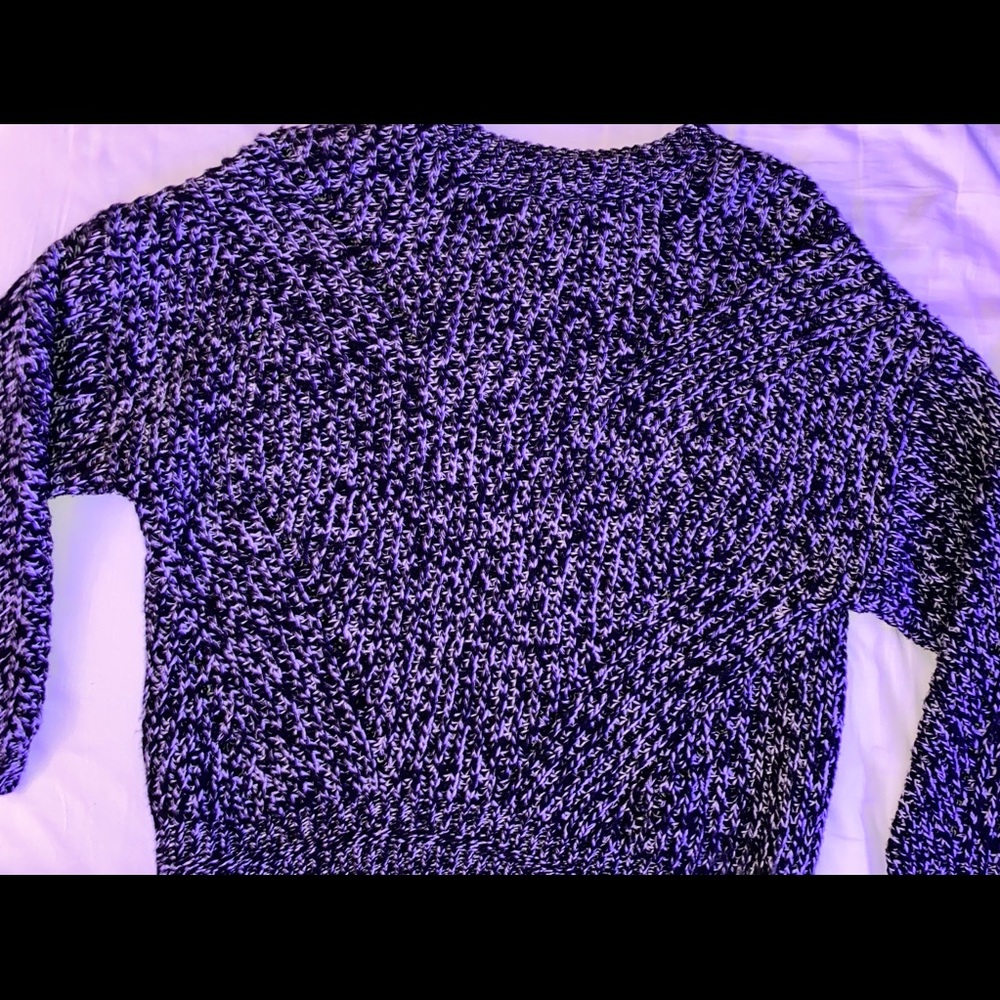 Top Shot White/Black Sweater